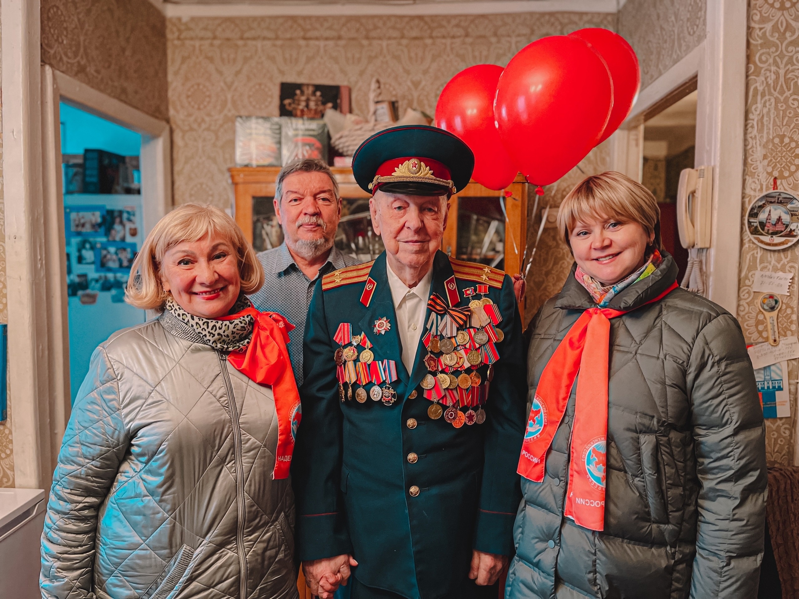 Елена Кузнецова поздравила ветеранов Великой Отечественной войны с Днем Победы