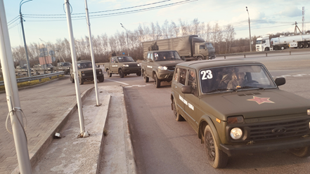 Колонна тронулась в Ростов на –Дону. В машине №23 сидят  ярославцы