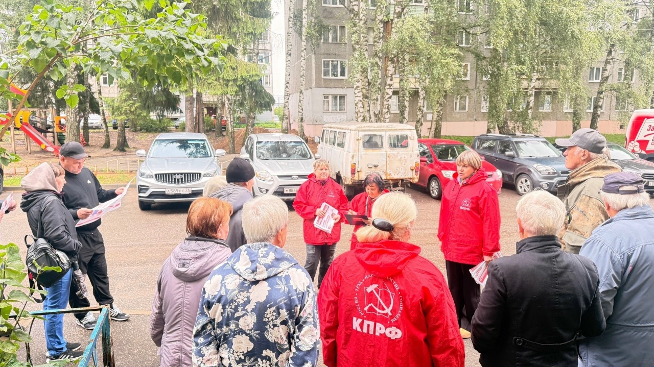 Елена Кузнецова на встрече с жителями посёлка Лесная Поляна